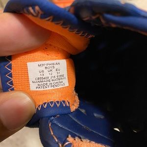 Stride rite kids Sandler. Worn but in good play condition.